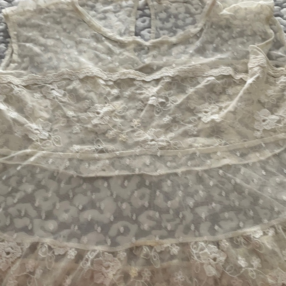 Woman - Picture 2 of 6